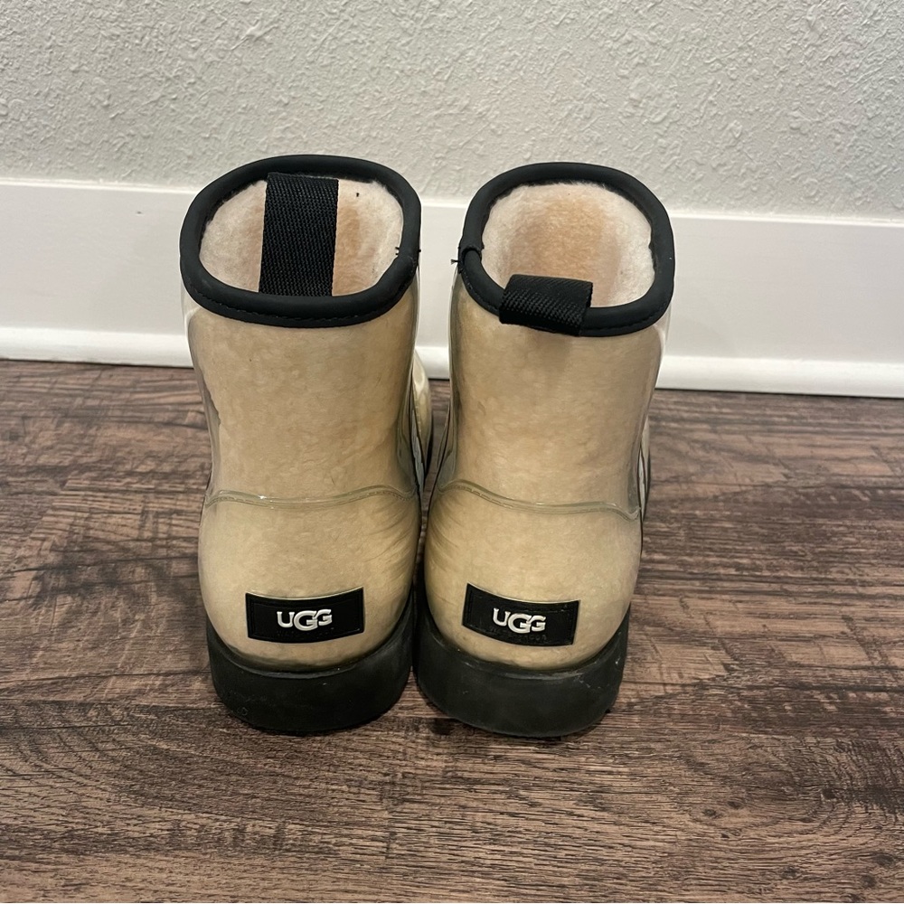 Uggs Mini - image 3